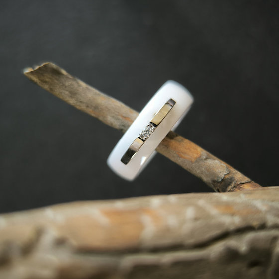 Серебряное кольцо с керамикой, фианитами