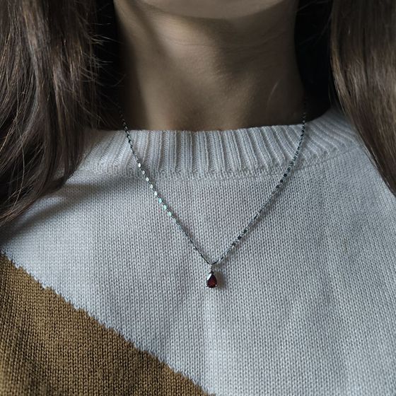 Серебряная подвеска с гранатом