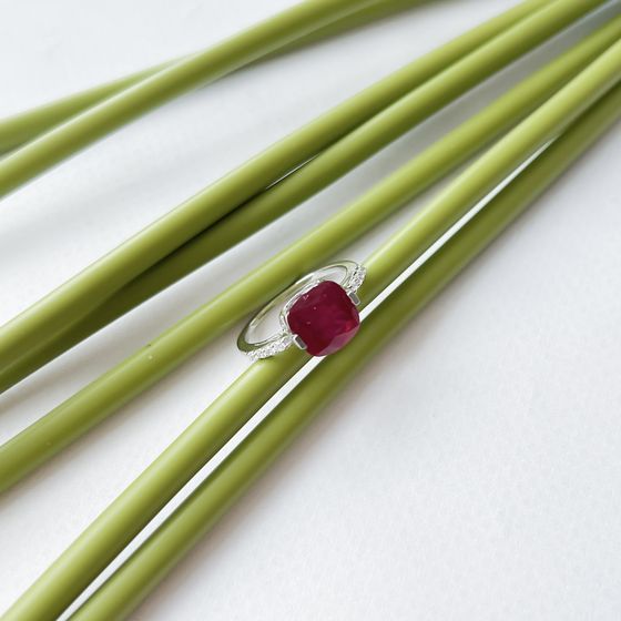 Серебряное кольцо с рубином 4.457ct