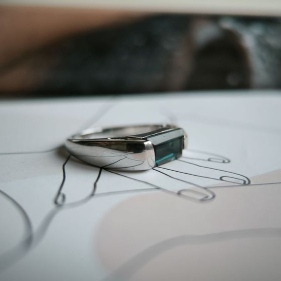 Серебряное кольцо с топазом Лондон Блю 2.147ct