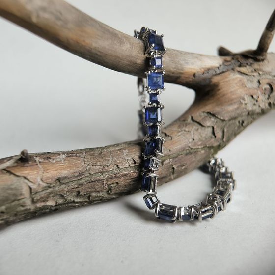 Серебряный браслет с сапфиром nano