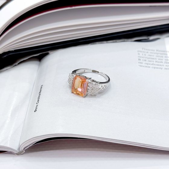 Серебряное кольцо с золотим кварцем 3.657ct, фианитами