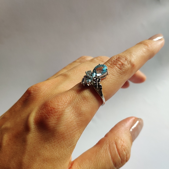 Серебряное кольцо с топазом 2.778ct, шпинелью