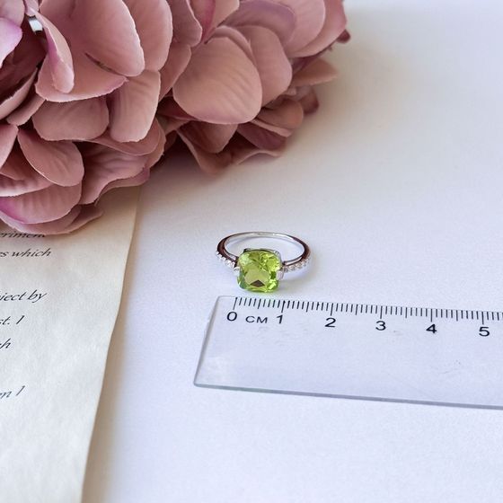 Серебряное кольцо с хризолітом 3.465ct