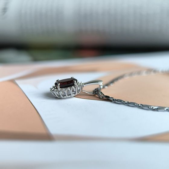 Серебряная подвеска с гранатом 1.041ct