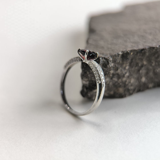 Серебряное кольцо с гранатом 1.326ct