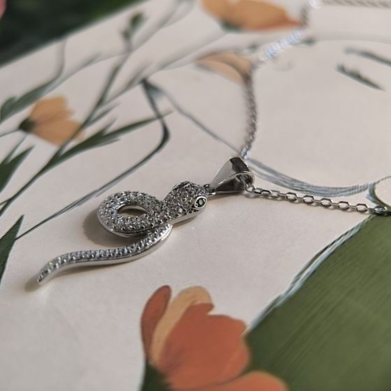 Серебряное колье с фианитами