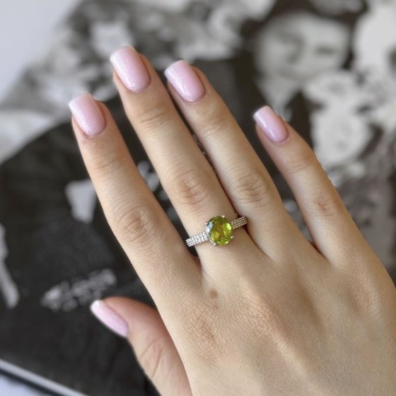 Серебряное кольцо с хризолітом 2.452ct