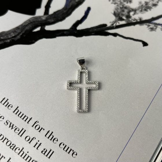 Серебряный крестик с фианитами