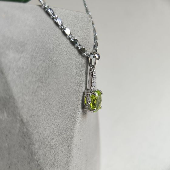 Серебряная подвеска с хризолітом 1.755ct