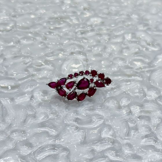 Серебряная брошка с рубином 4.325ct