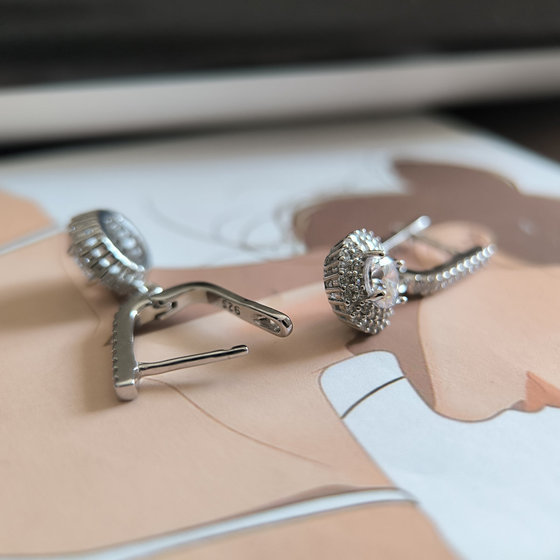 Серебряные серьги с фианитами