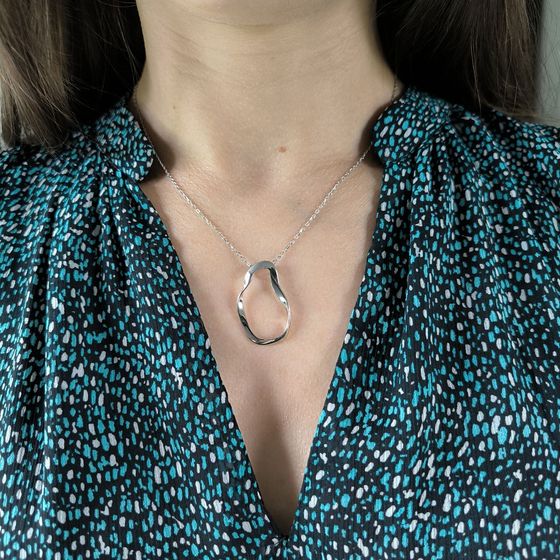 Серебряное колье без камней