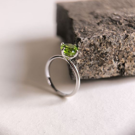 Серебряное кольцо с хризолітом 2.92ct