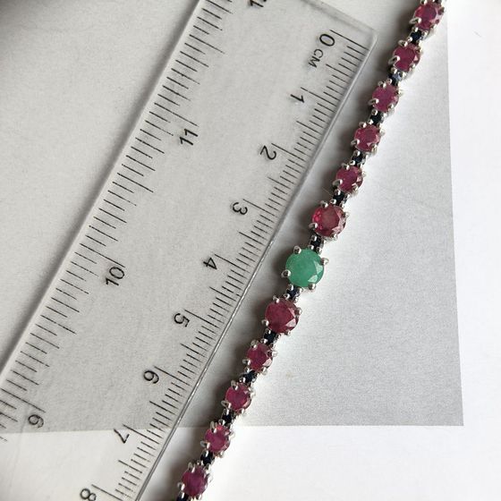 Серебряный браслет с изумрудом 7.164ct, рубином, сапфиром