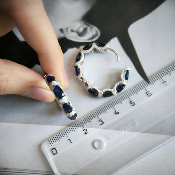 Серебряные серьги с сапфиром 12.763ct, фианитами