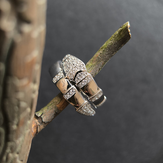 Серебряное кольцо с фианитами