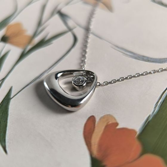 Серебряное колье с фианитами