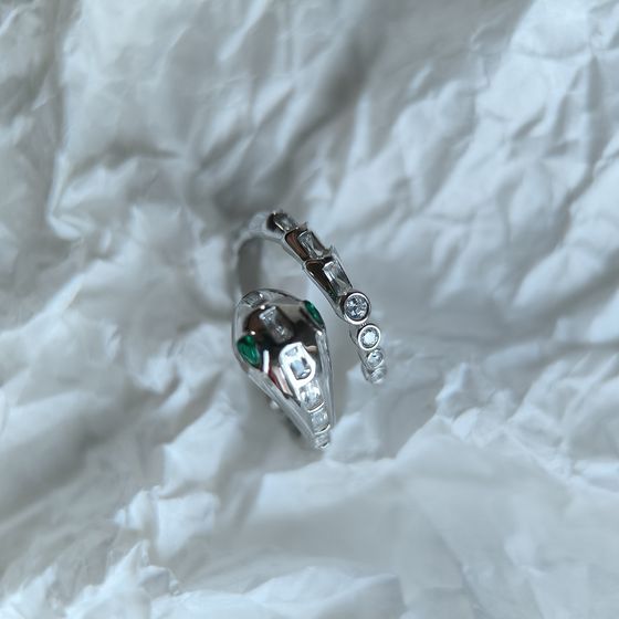 Серебряное кольцо с фианитами