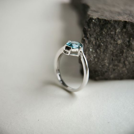 Серебряное кольцо с топазом Лондон Блю 0.825ct
