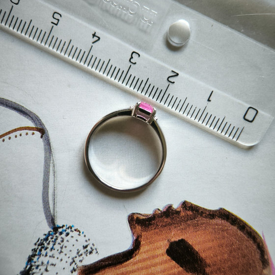 Серебряное кольцо с рубином 0.519ct, фианитами