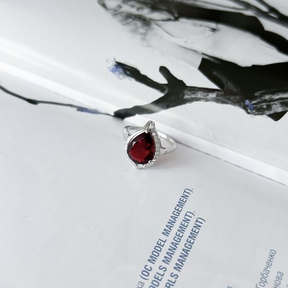 Серебряное кольцо с гранатом 3.131ct