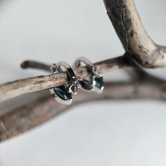 Серебряные серьги с топазом Лондон Блю 2.569ct, фианитами