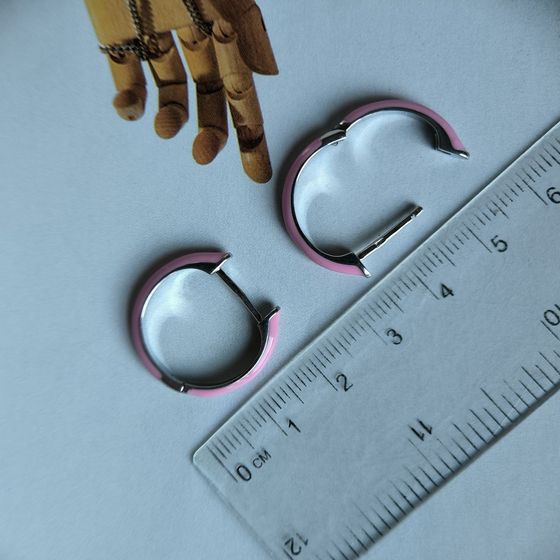 Серебряные серьги с фианитами, емаллю