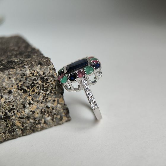 Серебряное кольцо с сапфиром 1.917ct, изумрудом, рубином