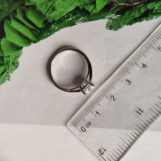 Серебряное кольцо с фианитами