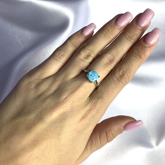 Серебряное кольцо с опалом