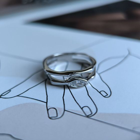 Серебряное кольцо с фианитами Серебряное кольцо с фианитами