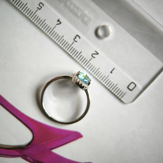 Серебряное кольцо с мистик топазом 1.116ct, фианитами