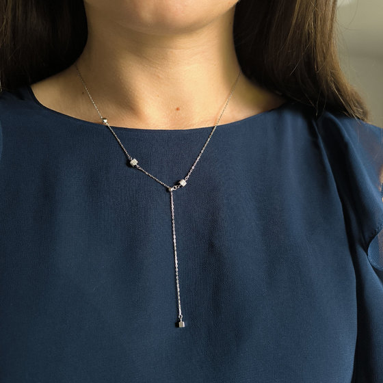 Серебряное колье с фианитами
