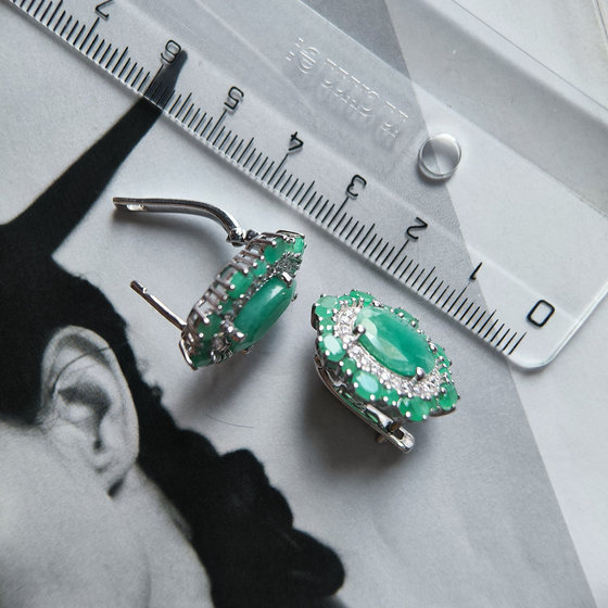 Серебряные серьги с изумрудом 11.133ct