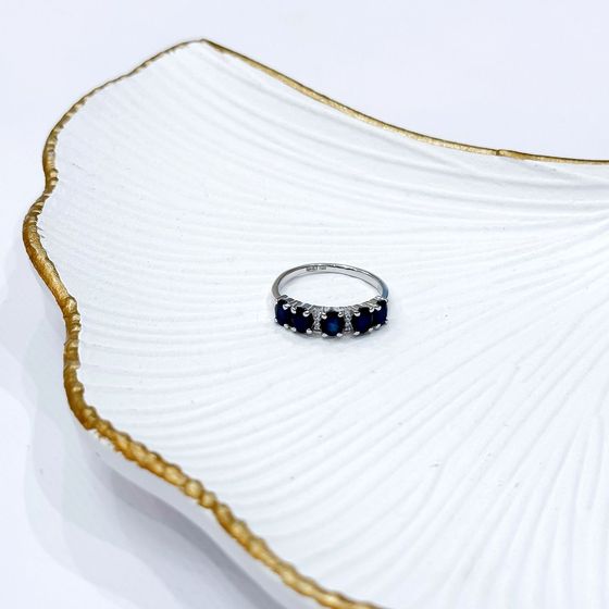 Серебряное кольцо с сапфиром 2.46ct, фианитами