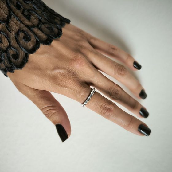 Серебряное кольцо с фианитами, емаллю