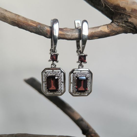Серебряные серьги с гранатом 3.301ct