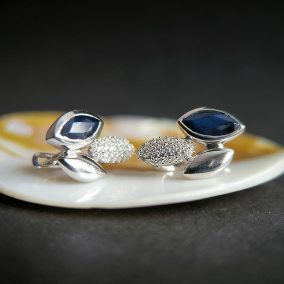 Серебряные серьги с сапфиром 3.326ct, фианитами