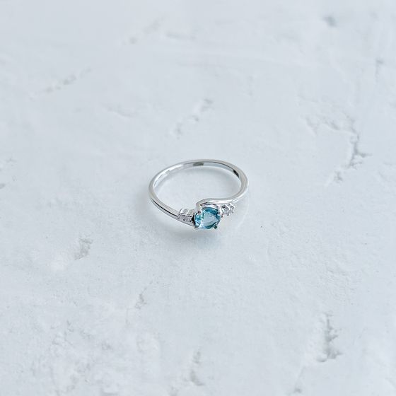 Серебряное кольцо с топазом Лондон Блю 0.394ct