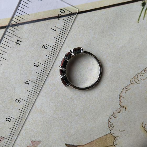 Серебряное кольцо с гранатом 1.969ct