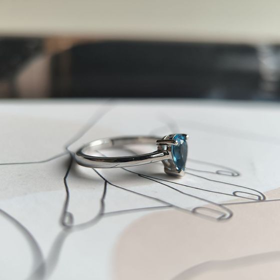 Серебряное кольцо с топазом Лондон Блю 0.469ct