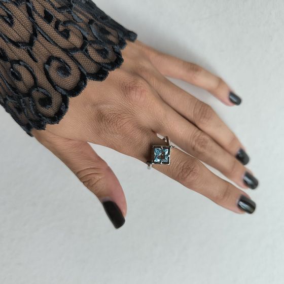 Серебряное кольцо с топазом 2.117ct