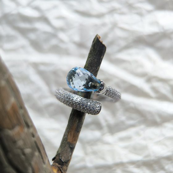 Серебряное кольцо с топазом 5.49ct, фианитами