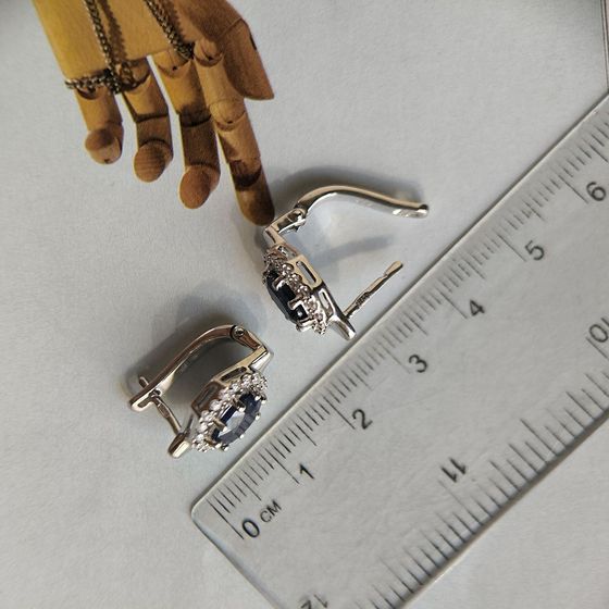 Серебряные серьги с сапфиром 4.21ct, фианитами