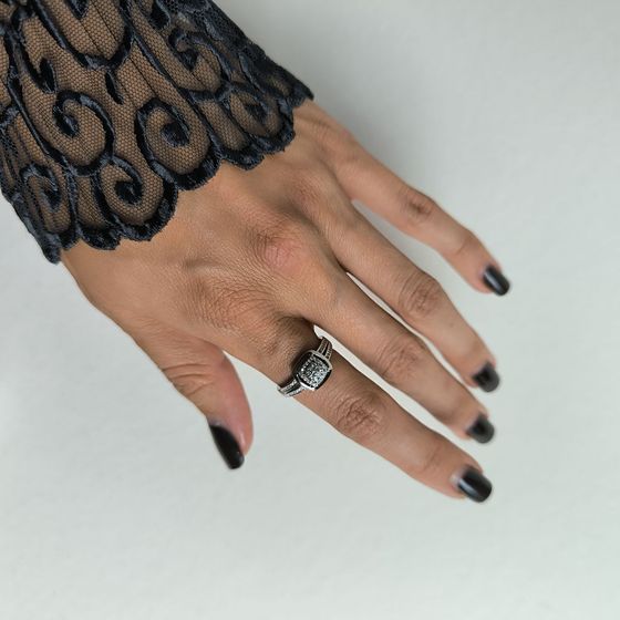 Серебряное кольцо с фианитами Серебряное кольцо с фианитами