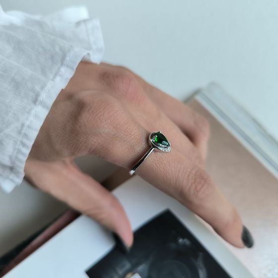 Серебряное кольцо с изумрудом nano 0.605ct