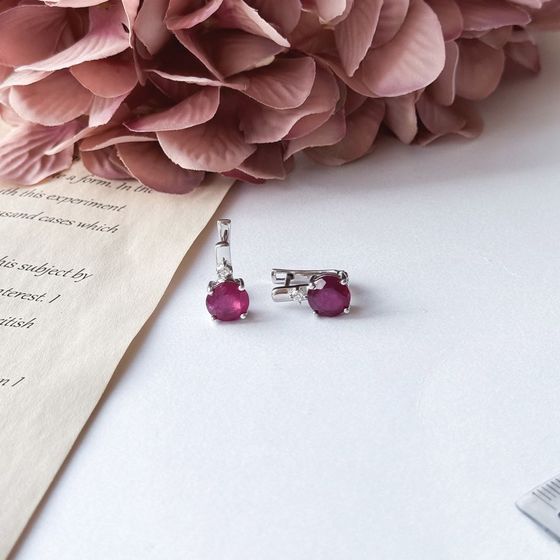 Серебряные серьги с рубином 5.808ct, фианитами