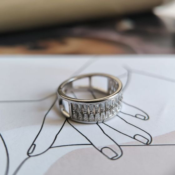 Серебряное кольцо с фианитами