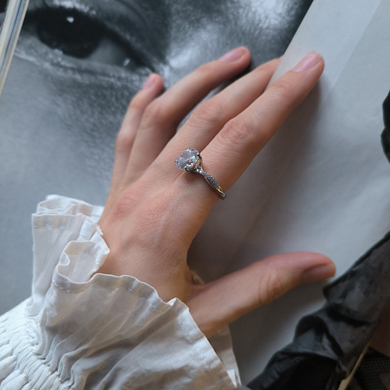 Серебряное кольцо с фианитами